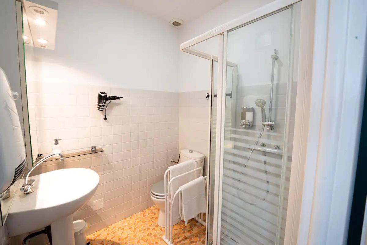 Appartement Centre Village, Clim Et Parking Gratuit 에그모르트 외부 사진